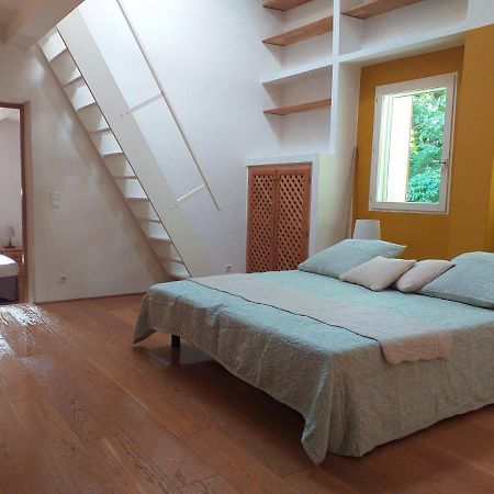 Maison Au Coeur De Fontaine De Vaucluse, Nichee Sur Le Rocher Et Surplombant La Sorgue Kültér fotó