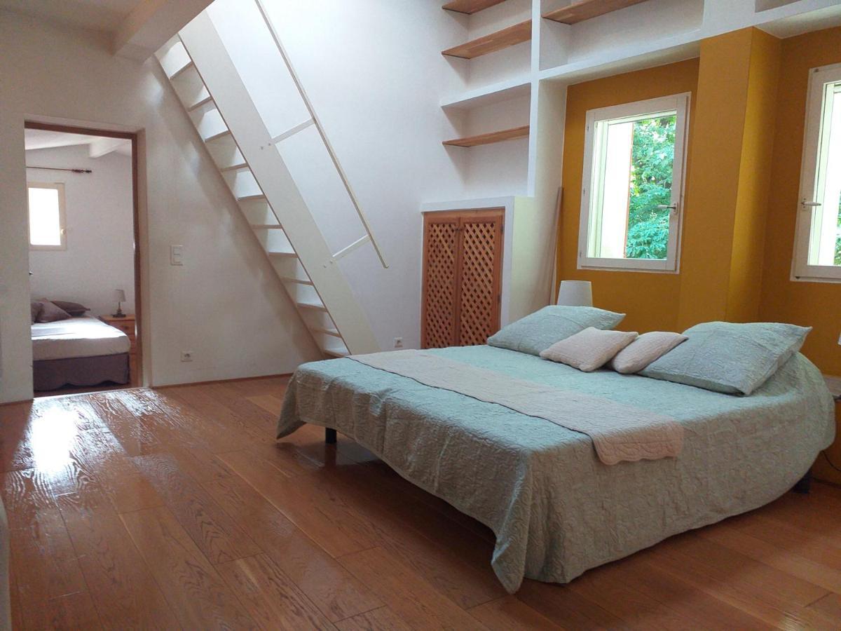 Maison Au Coeur De Fontaine De Vaucluse, Nichee Sur Le Rocher Et Surplombant La Sorgue Kültér fotó