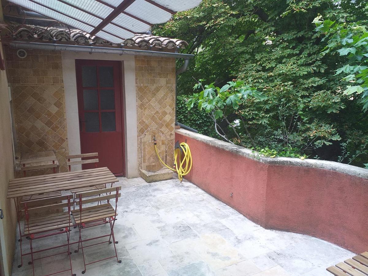 Maison Au Coeur De Fontaine De Vaucluse, Nichee Sur Le Rocher Et Surplombant La Sorgue Kültér fotó