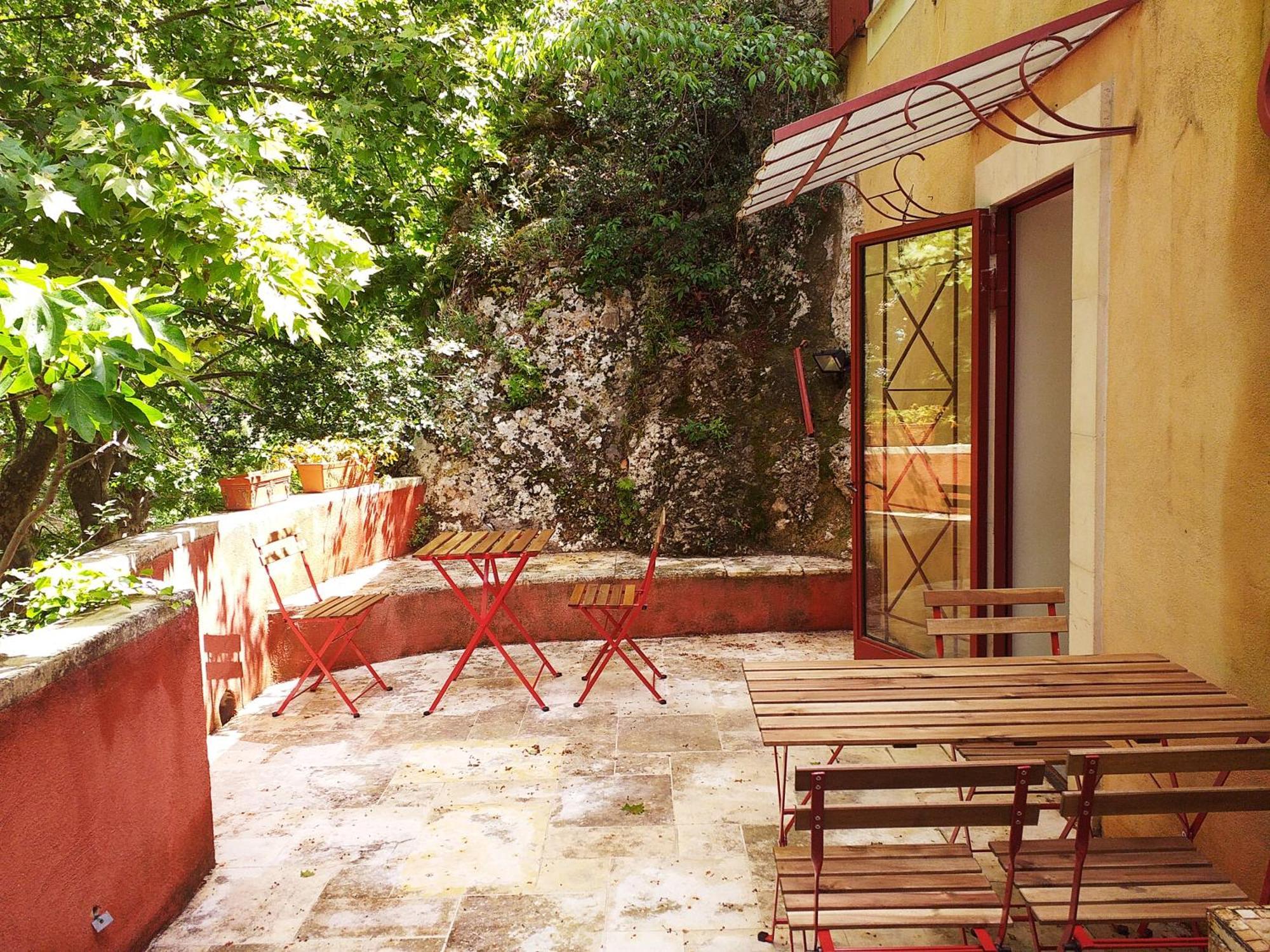 Maison Au Coeur De Fontaine De Vaucluse, Nichee Sur Le Rocher Et Surplombant La Sorgue Kültér fotó